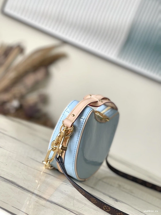 WIS Croissant LOUIS PM VUITTON 0303